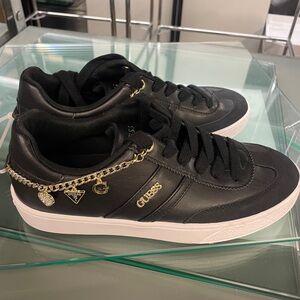 Guess Women's Naoko charm lace-up court Sneakers Shoes Black Gold Hardware Sz. 8
